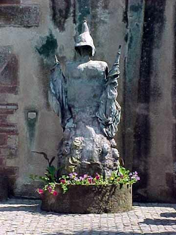 Belfort Citadel - Statue near Châteaux.