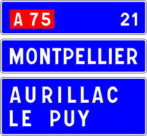 Indication of the next <em>Autoroute</em> interchange, distance to it and locations reached.