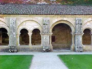 Cloisters at <em>Abbaye de Fontenay</em>.