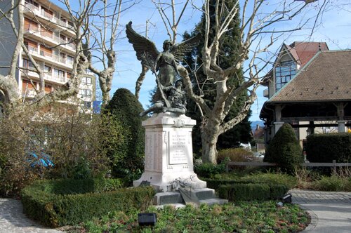 Monument-aux-Morts (War Monument) in La Roche sur Foron