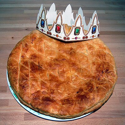 Photo of a Typical Galette des Roi with crown