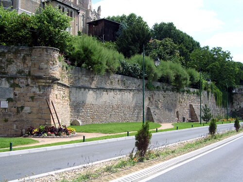 Photo of the town walls in Trévoux France.