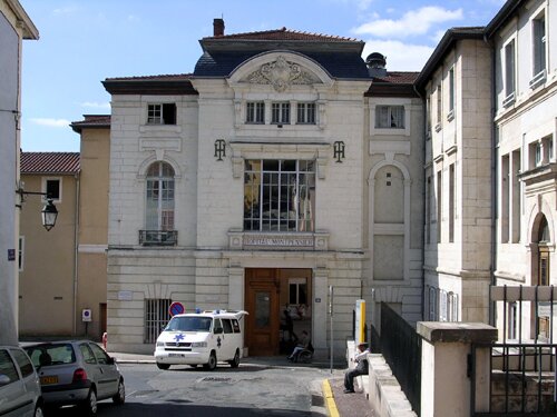 Photo of the Hospital in Trévoux France.